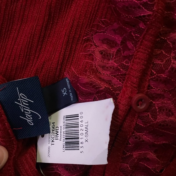 BRAND NEW WITH TAGS!! RED BUCKLE LONG SLEEVE OPEN BACK SHIRT - Picture 3 of 4